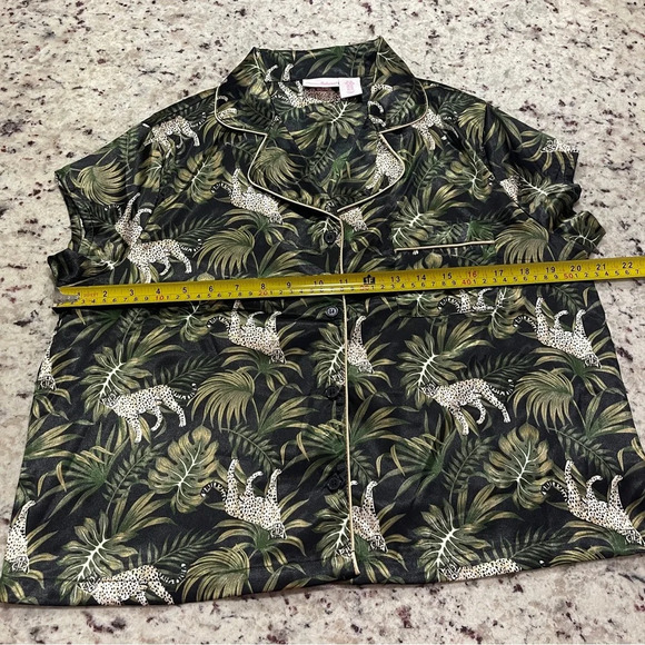 Tommy Bahama Pajama Top Size Medium Jungle Animal Print Sleepwear Button Front - Picture 5 of 7
